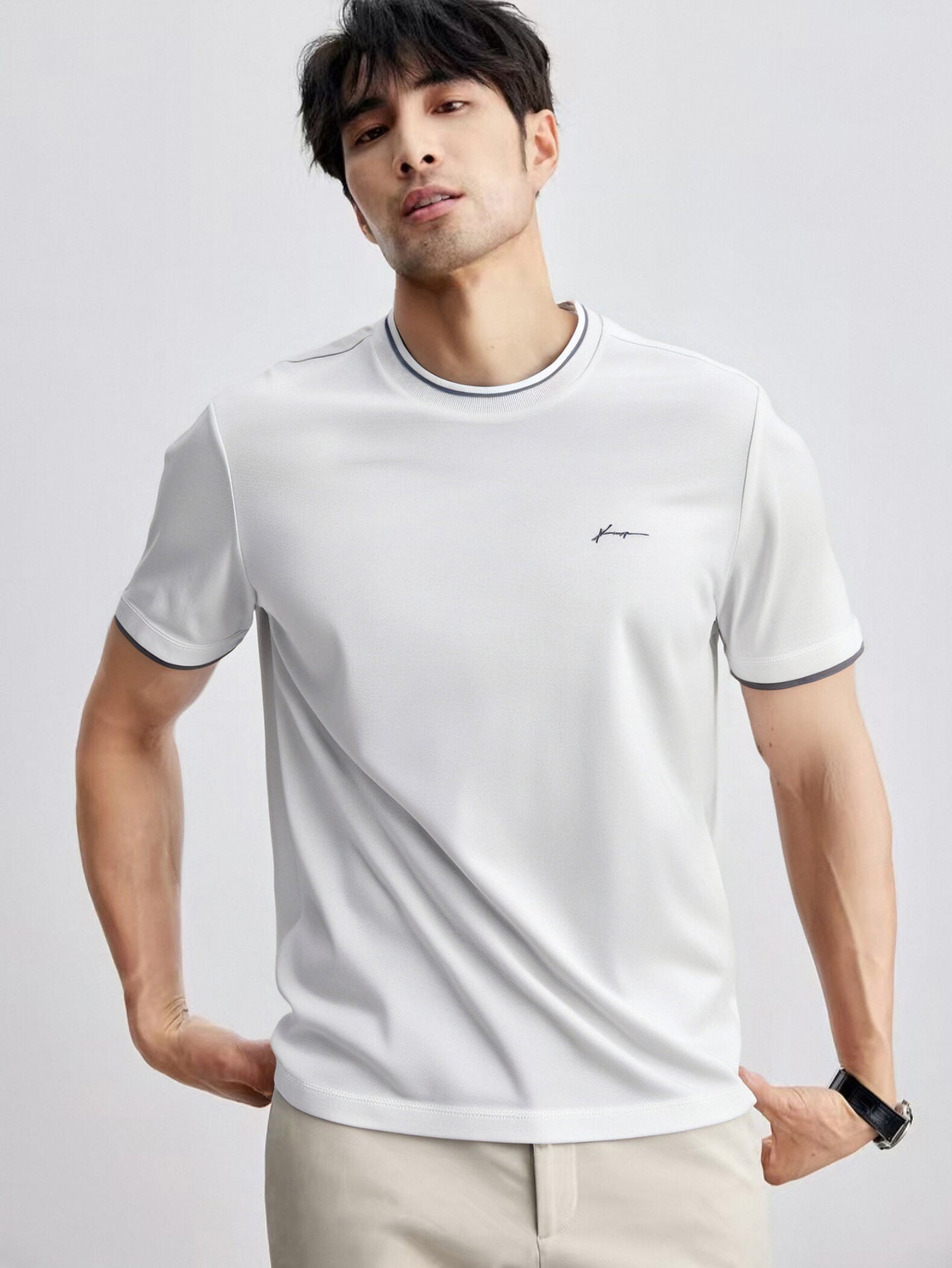 Trendy Color-blocked Round-neck T-shirt For Men With Personalized Artistic Signature Embroidery